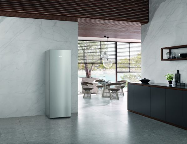 Miele KS 4383 DD Freestanding Fridge with DynaCool and DailyFresh in Silver_room view