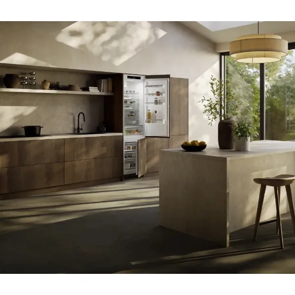 Liebherr ICNSd 5603 Pure NoFrost Integrated Fridge Freezer with EasyFresh_room view