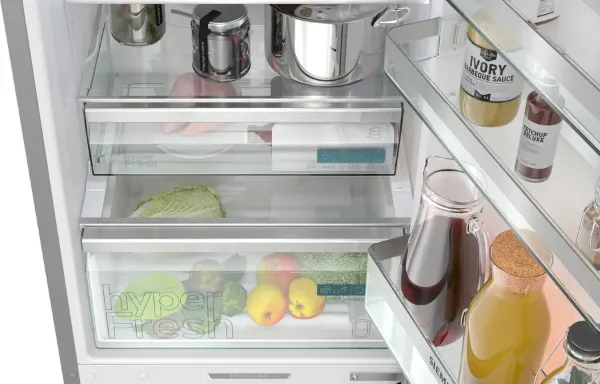 Siemens KG39NAIAU iQ500 Freestanding Fridge Freezer with Total noFrost in Inox_shelves