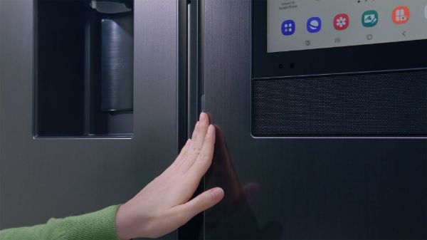 Samsung RS90F66BETEU Samsung Family Hub™ 614L Smart American Fridge Freezer in Silver_controls