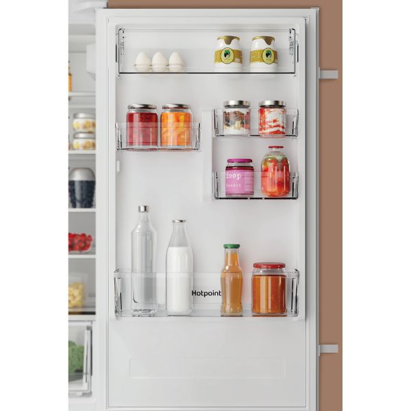 Hotpoint HTC18 T112 UK built in fridge freezer open 4