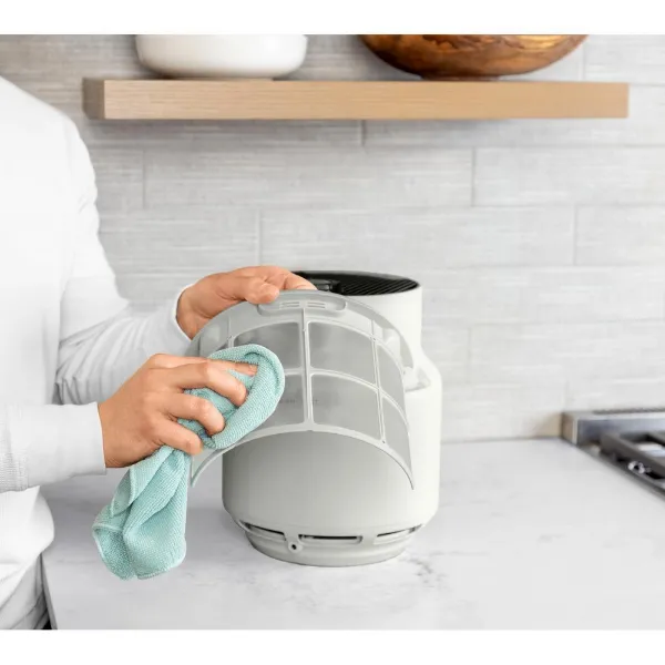 Shark HP072UK NeverChange5 Air Purifier Compact Pro - Dove_cleaning
