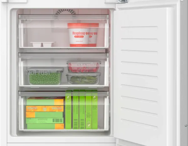 Bosch KIN96VFD0G Series 4 Integrated Fridge Freezer