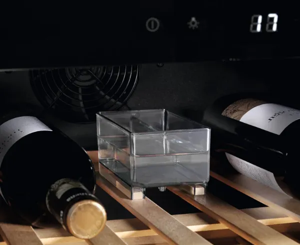 AEG AWS4020B5B 5000 Integrated Wine Cooler_Wooden Shelf Detail