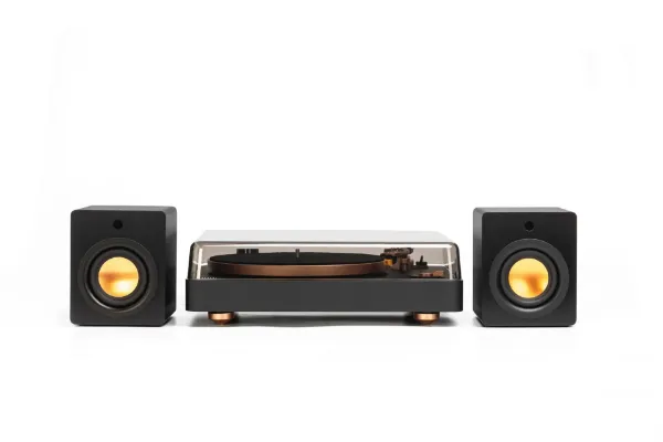 Mitchell Acoustics uStream Groove Turntable with Speakers_front 2