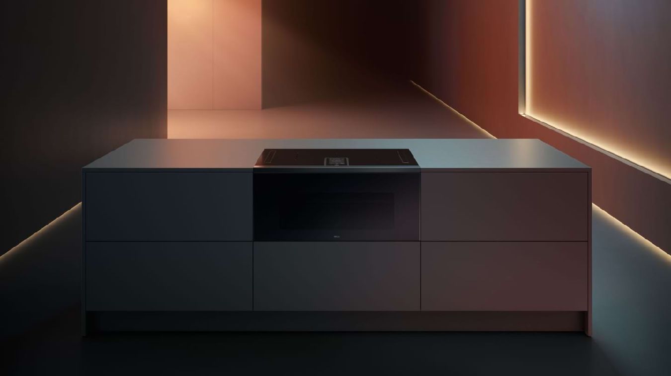 Elica LHOV 90cm built-in oven and induction hob with extractor in black glass